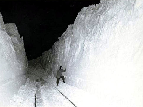 Blizzard_1949_SnowWalls_sm